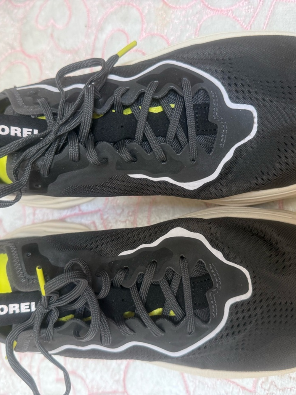 Sorel BRAND NEW NEVER WORN Black/Gray Sneakers with White Trim and Lime Accents